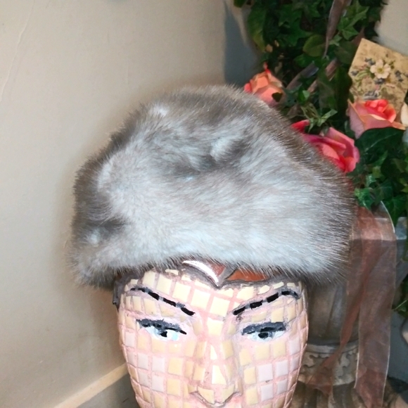 Vintage 50-60's, Silver/Gray Mink Jackie O Style Pill Box Hat, Designed By Nikki - Picture 2 of 13